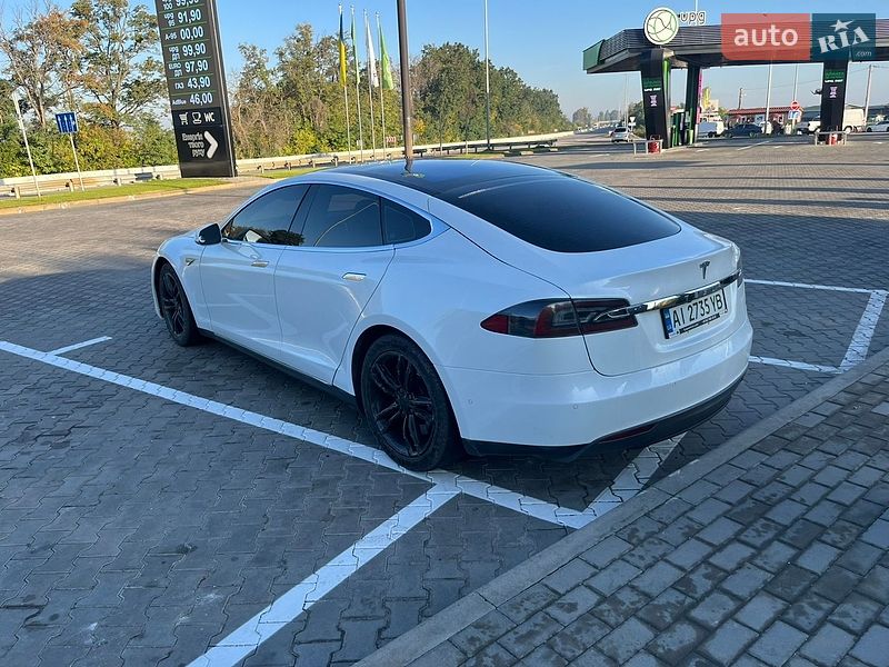Лифтбек Tesla Model S 2015 в Белой Церкви