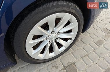 Лифтбек Tesla Model S 2016 в Львове