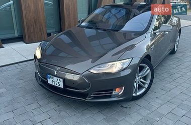 Ліфтбек Tesla Model S 2015 в Луцьку