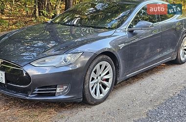 Лифтбек Tesla Model S 2015 в Киеве