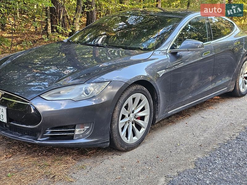 Ліфтбек Tesla Model S 2015 в Києві