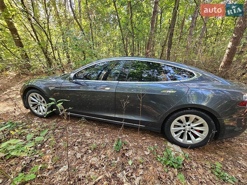 Ліфтбек Tesla Model S 2015 в Києві