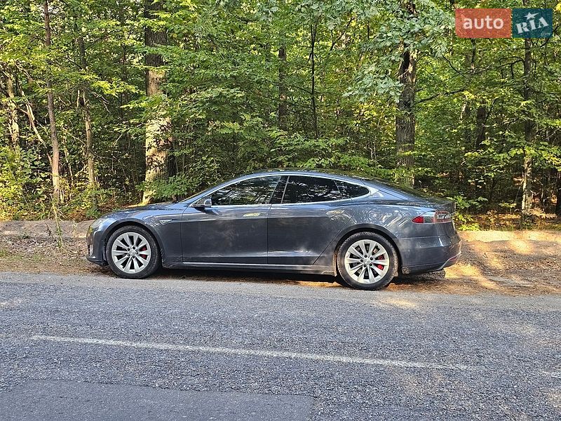 Ліфтбек Tesla Model S 2015 в Києві