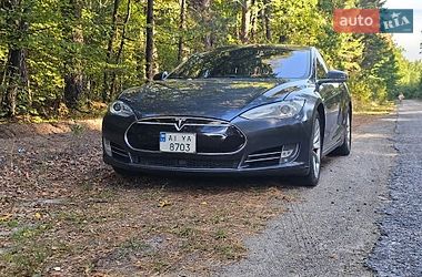 Ліфтбек Tesla Model S 2015 в Києві