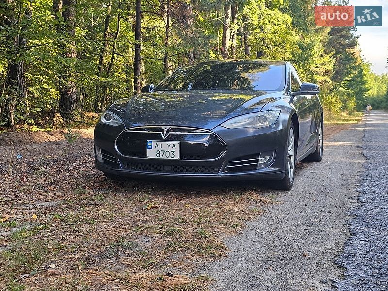 Ліфтбек Tesla Model S 2015 в Києві