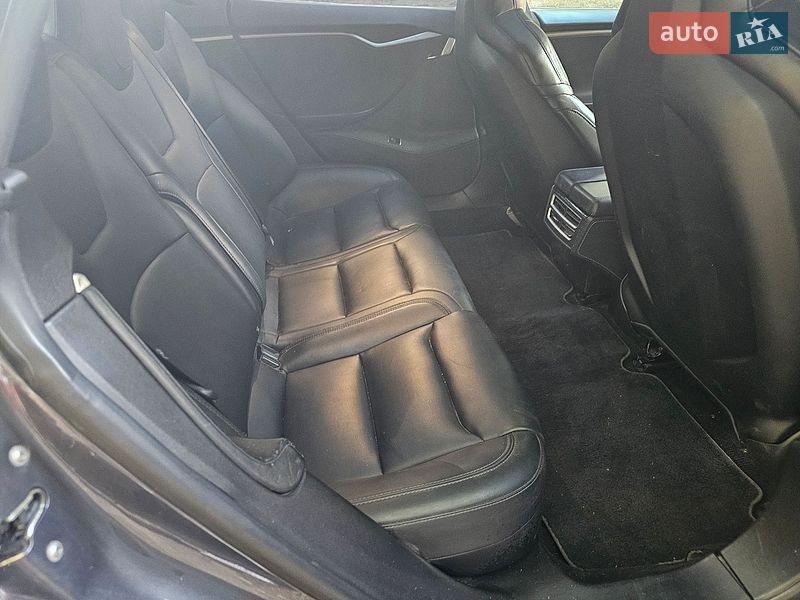 Ліфтбек Tesla Model S 2015 в Києві