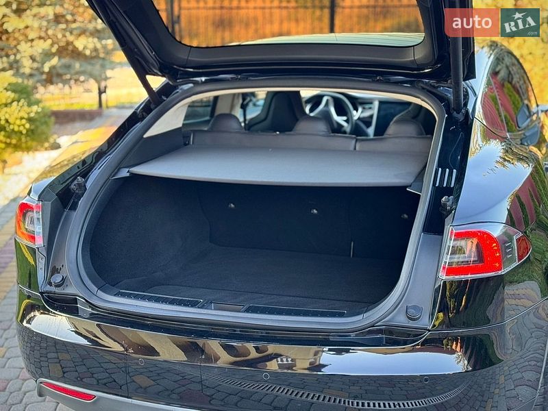 Лифтбек Tesla Model S 2013 в Дрогобыче