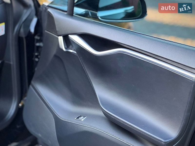 Лифтбек Tesla Model S 2013 в Дрогобыче