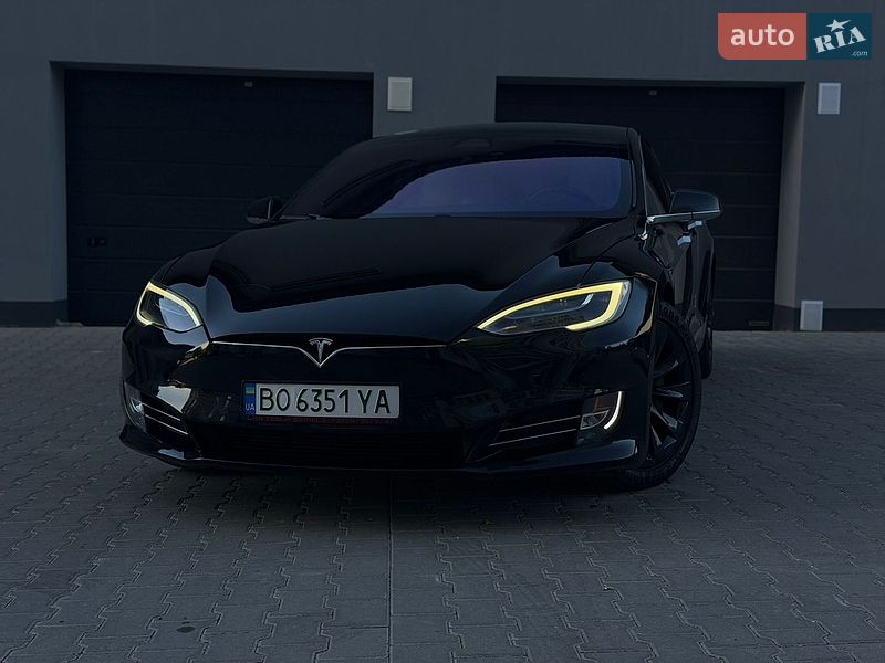 Ліфтбек Tesla Model S 2017 в Тернополі