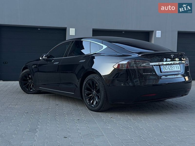 Ліфтбек Tesla Model S 2017 в Тернополі
