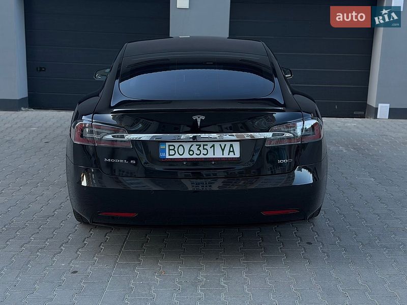 Ліфтбек Tesla Model S 2017 в Тернополі