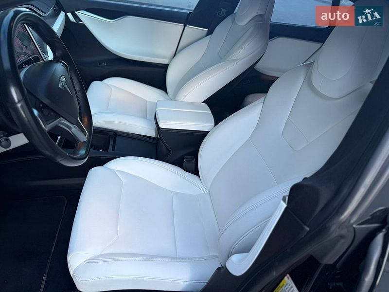 Ліфтбек Tesla Model S 2017 в Тернополі