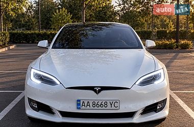 Лифтбек Tesla Model S 2018 в Киеве