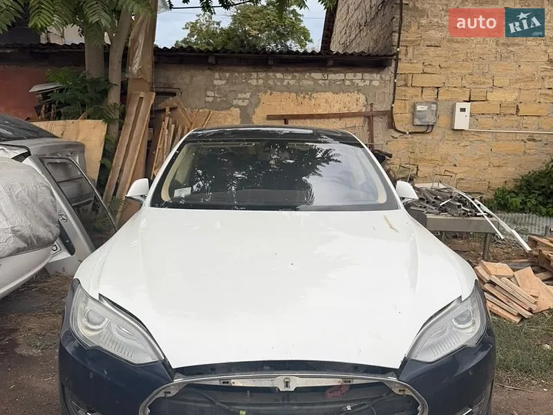 Tesla Model S 2014