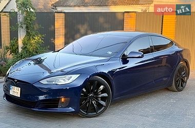 Лифтбек Tesla Model S 2017 в Николаеве