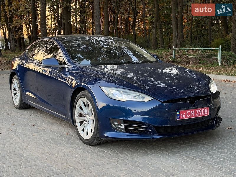 Ліфтбек Tesla Model S 2016 в Львові