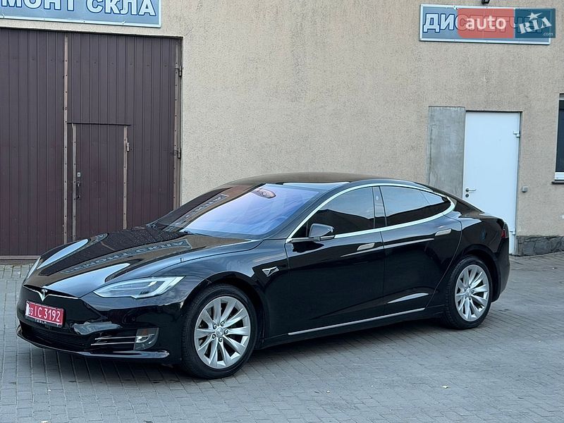 Лифтбек Tesla Model S 2017 в Владимире