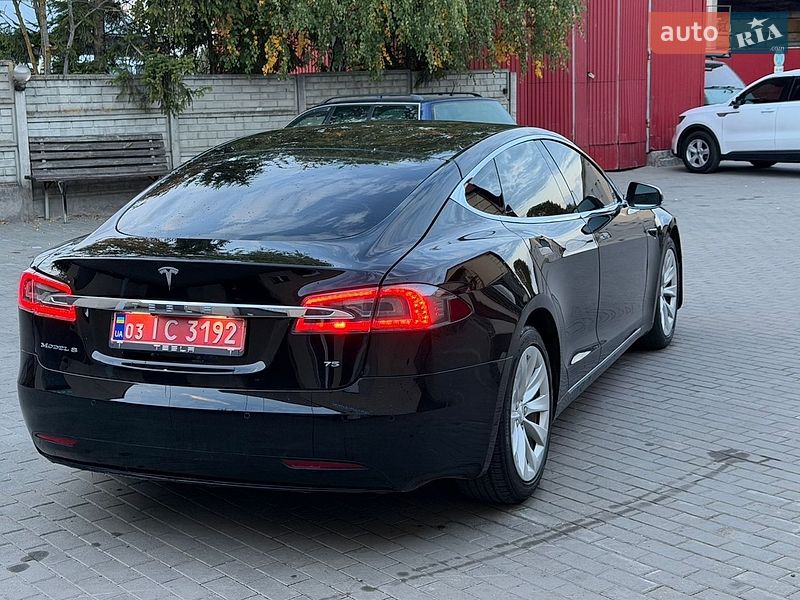 Лифтбек Tesla Model S 2017 в Владимире