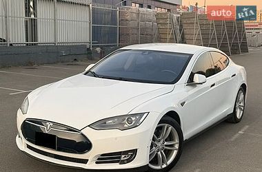 Лифтбек Tesla Model S 2015 в Киеве
