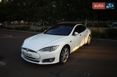 Лифтбек Tesla Model S 2015 в Киеве