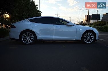 Лифтбек Tesla Model S 2015 в Киеве