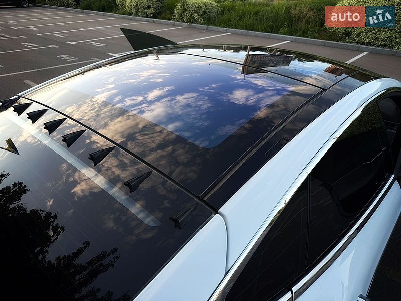 Лифтбек Tesla Model S 2015 в Киеве