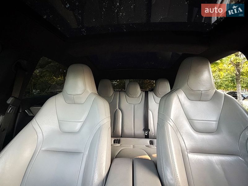 Лифтбек Tesla Model S 2015 в Киеве