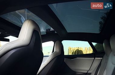Лифтбек Tesla Model S 2015 в Киеве