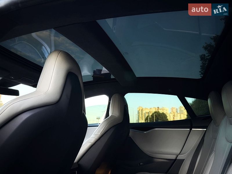 Лифтбек Tesla Model S 2015 в Киеве