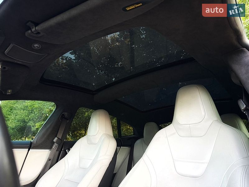Лифтбек Tesla Model S 2015 в Киеве