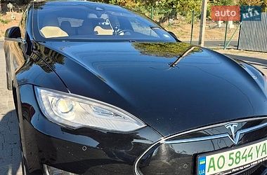 Лифтбек Tesla Model S 2015 в Ужгороде