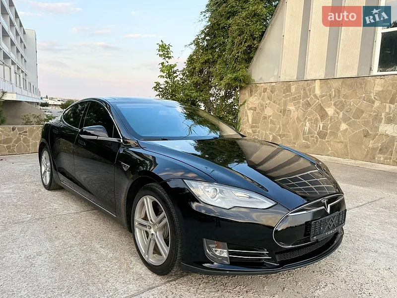 Tesla Model S 2013