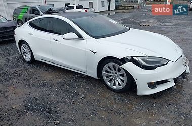Лифтбек Tesla Model S 2017 в Ивано-Франковске
