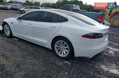 Лифтбек Tesla Model S 2017 в Ивано-Франковске