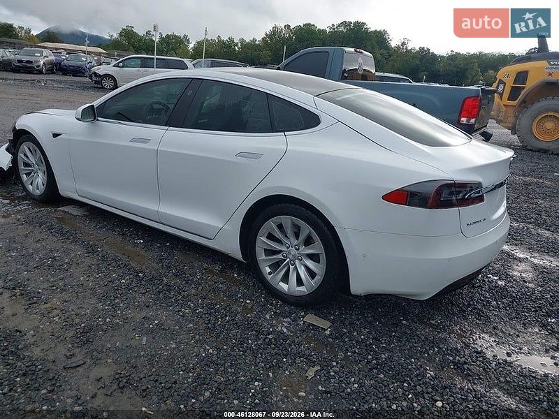Лифтбек Tesla Model S 2017 в Ивано-Франковске