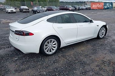 Лифтбек Tesla Model S 2017 в Ивано-Франковске