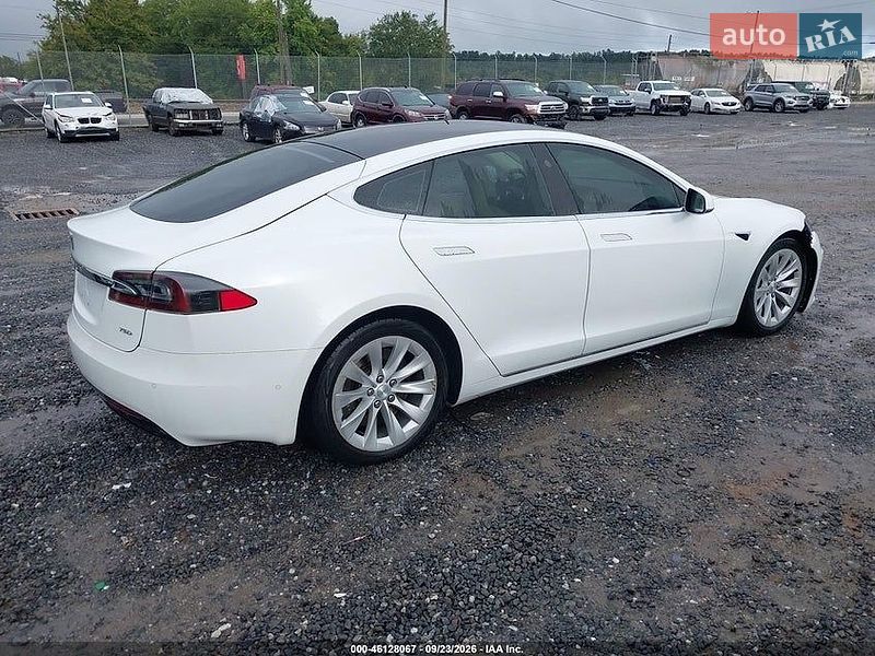 Лифтбек Tesla Model S 2017 в Ивано-Франковске