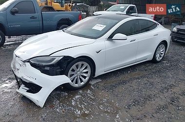 Лифтбек Tesla Model S 2017 в Ивано-Франковске