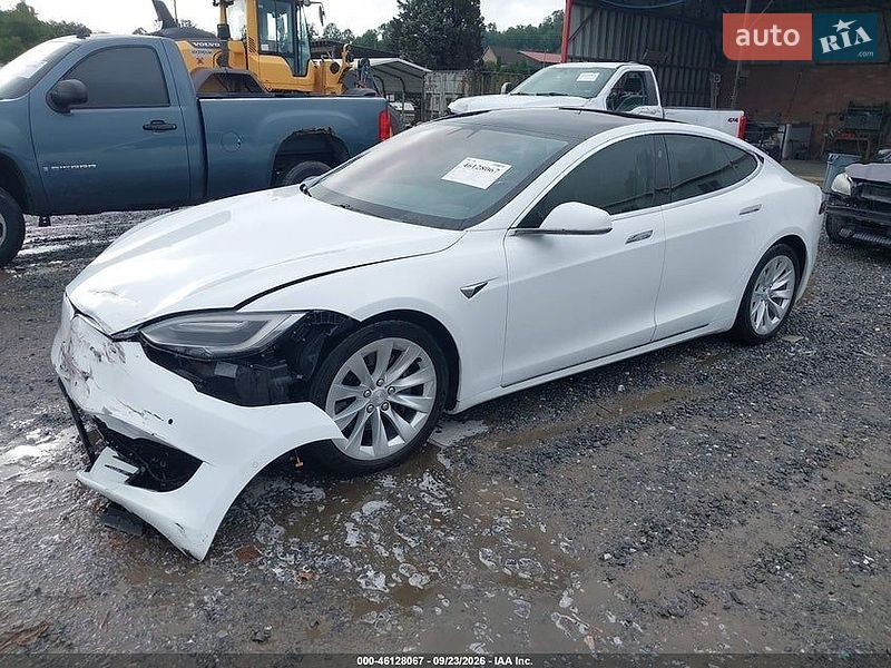 Лифтбек Tesla Model S 2017 в Ивано-Франковске