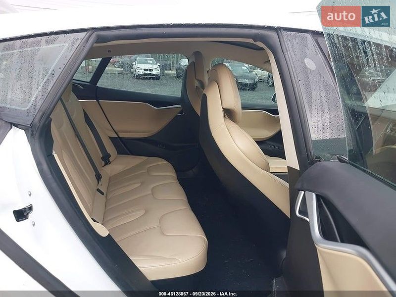 Лифтбек Tesla Model S 2017 в Ивано-Франковске