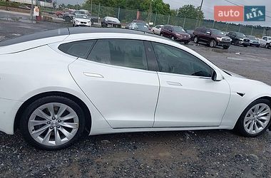 Лифтбек Tesla Model S 2017 в Ивано-Франковске