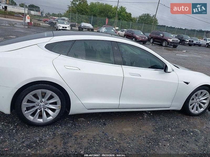 Лифтбек Tesla Model S 2017 в Ивано-Франковске