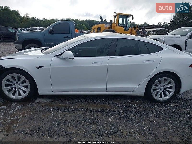 Лифтбек Tesla Model S 2017 в Ивано-Франковске