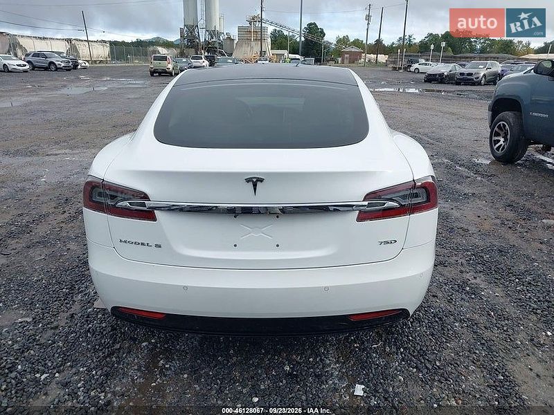 Лифтбек Tesla Model S 2017 в Ивано-Франковске