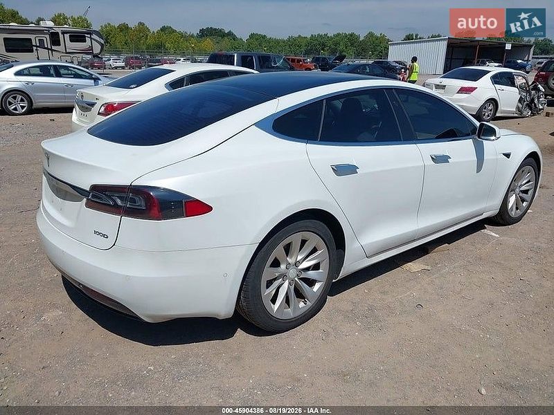 Лифтбек Tesla Model S 2018 в Черновцах