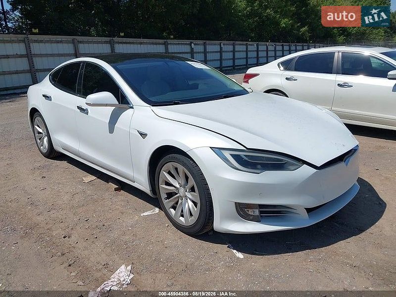 Лифтбек Tesla Model S 2018 в Черновцах