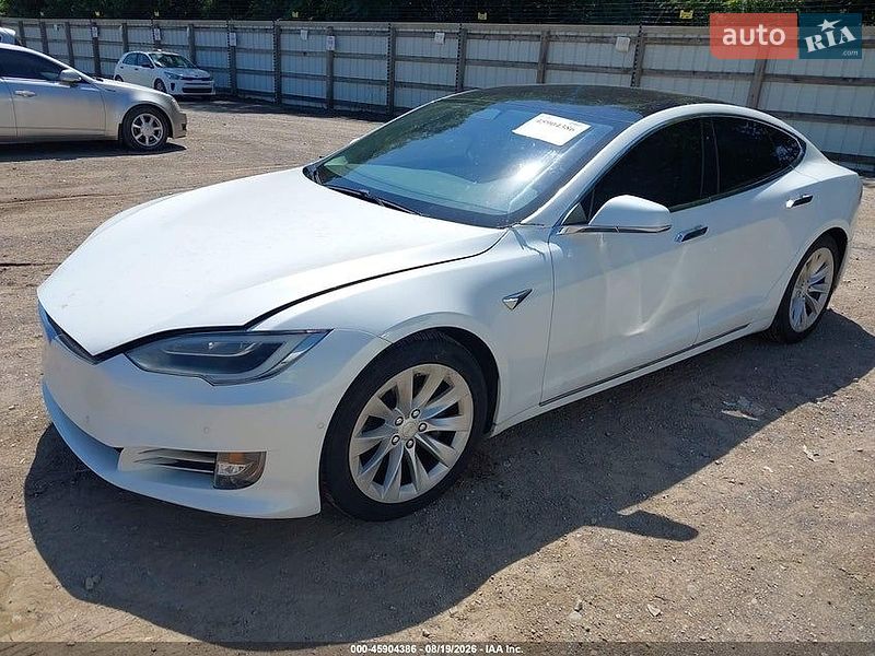 Лифтбек Tesla Model S 2018 в Черновцах