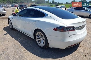 Лифтбек Tesla Model S 2018 в Черновцах
