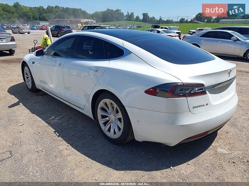 Лифтбек Tesla Model S 2018 в Черновцах