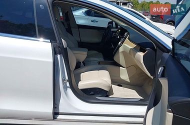 Лифтбек Tesla Model S 2018 в Черновцах